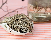 Белый чай 
"Серебряные почки" 
(Инь Я Бай Хао Инь Чжень)
银芽 25 гр