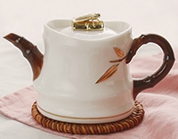 Чайник фарфоровый "Золотая цикада"