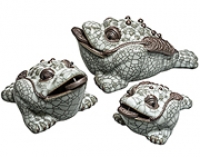 Статуэтка  "Трехлапая жаба с монетой во рту"