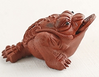 Статуэтка "Трехлапая жаба с монетой во рту"