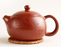 Чайник глиняный, исинский  "Ветка сакуры" 190 мл