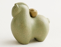 Статуэтка "Конь с золотым слитком"