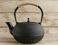 Чайник чугунный с ситом, 1550 мл