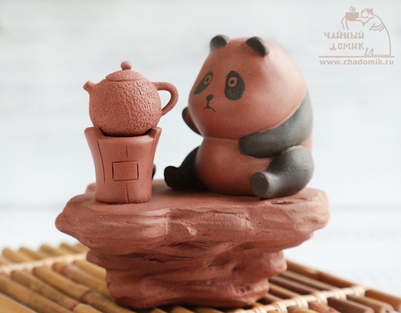 Статуэтка "Панда готовит чай"