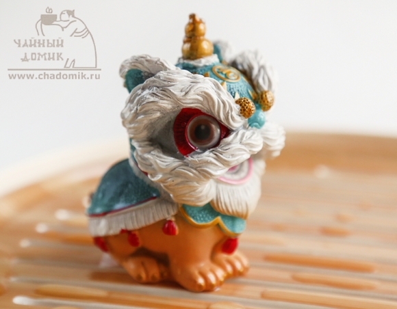 "Лев" - фигурка, меняющая цвет